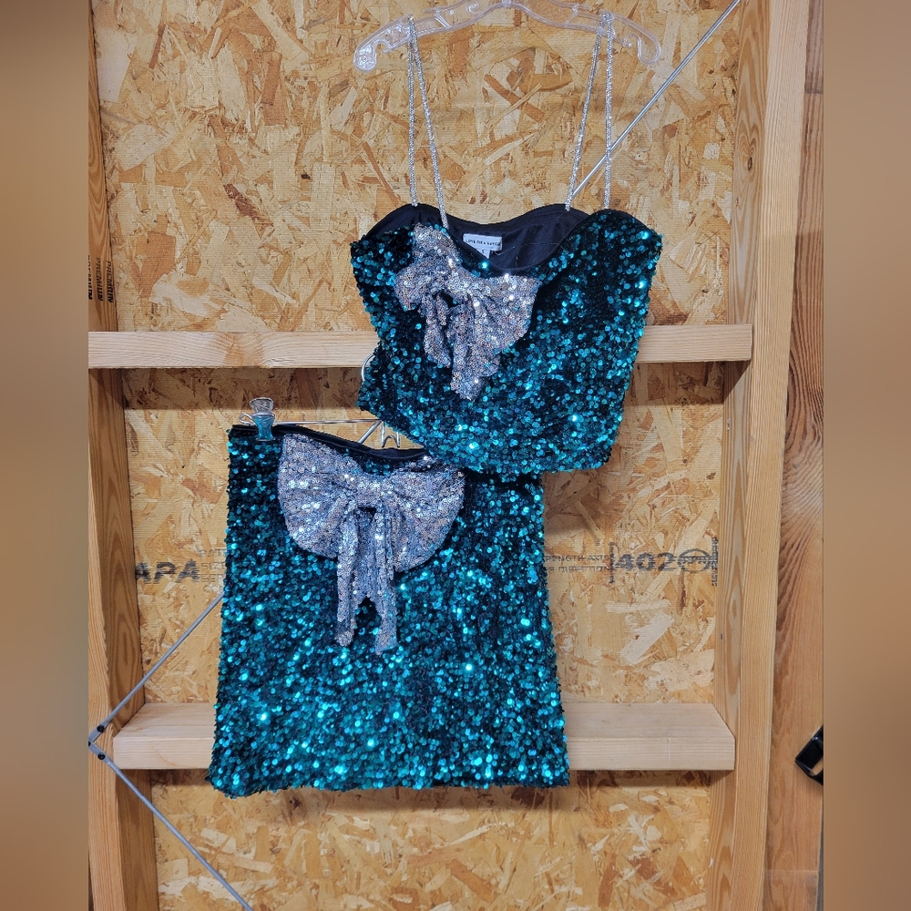 Love On A Hanger NWT‎ 2pc Sequin Holiday Skirt & Top Set Sizrs Small & XL